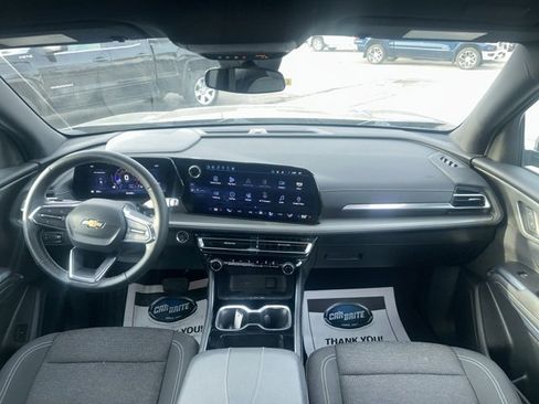 Used 2025 Chevrolet Traverse LT image 35