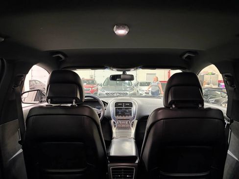 Used 2017 Lincoln MKX Premiere image 27