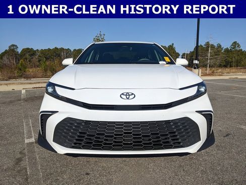 Used 2025 Toyota Camry SE image 8