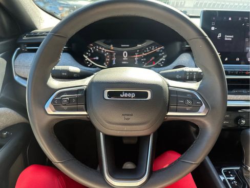 Used 2024 Jeep Compass Latitude image 27