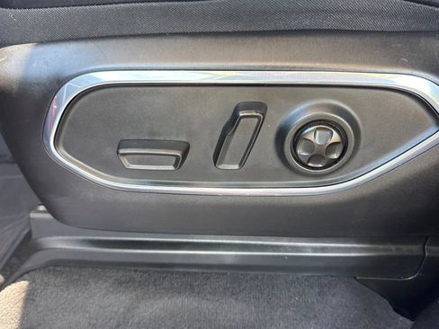 Used 2022 Jeep Wagoneer Series III AWD/4WD image 19