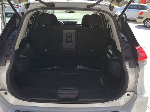 Used 2018 Nissan Rogue SV w/ Premium Package AWD/4WD image 4