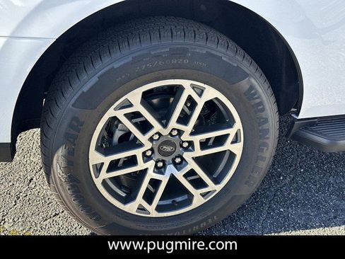 New 2025 Ford Expedition Active image 17