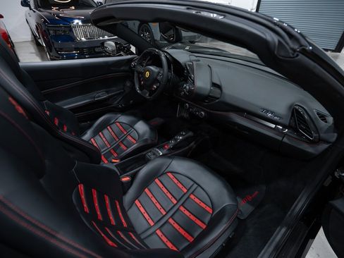 Used 2018 Ferrari 488 Spider image 33