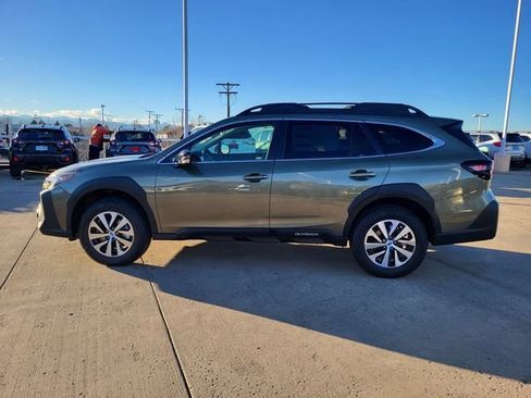 Used 2025 Subaru Outback Premium AWD/4WD image 6