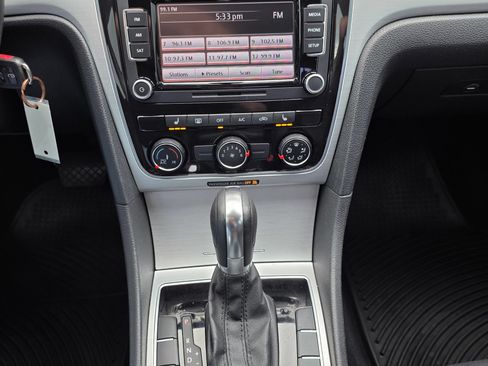 Used 2013 Volkswagen Passat 2.5 SE FWD image 15