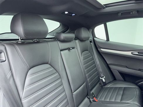 Used 2022 Alfa Romeo Stelvio Veloce image 49