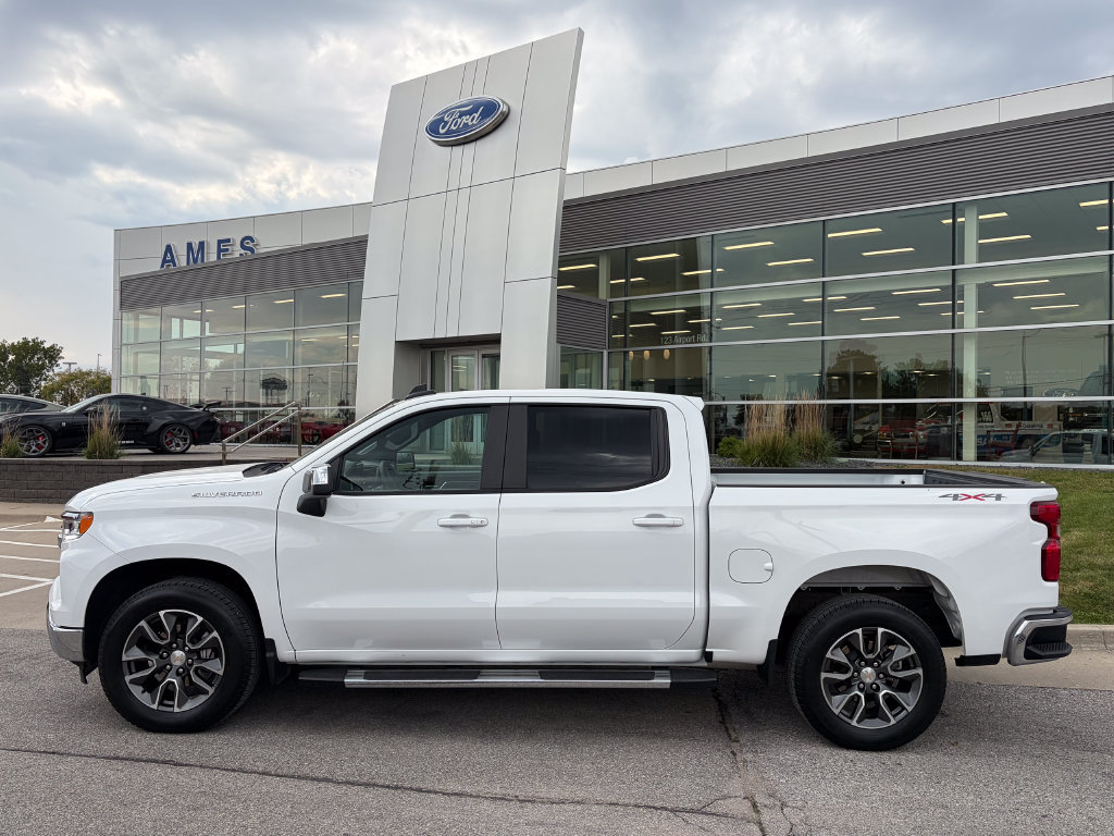 Used 2024 Chevrolet Silverado 1500 LT w/ Leather Package AWD/4WD image 3