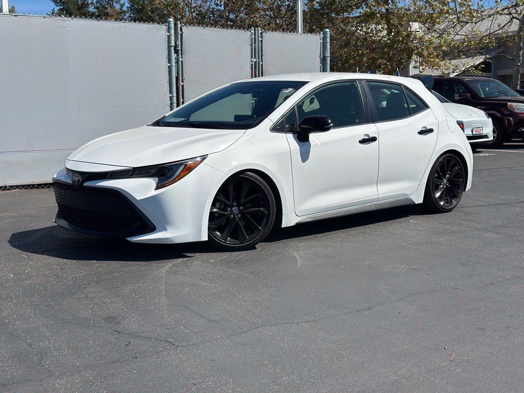 Used 2021 Toyota Corolla SE FWD image 1