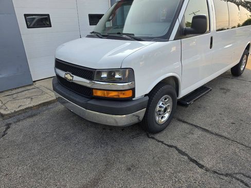 Used 2015 Chevrolet Express 3500 LT w/ LT Preferred Equipment Group RWD image 2