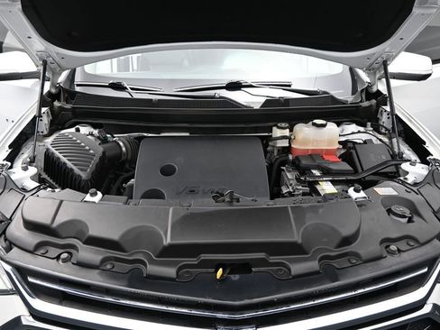 Used 2021 Chevrolet Traverse LT w/ LT Premium Package FWD image 28