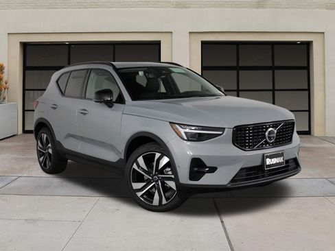 New 2025 Volvo XC40 B5 Plus w/ Protection Package Premier image 19