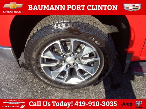 Used 2025 Chevrolet Silverado 1500 LT w/ Z71 Off-Road Package AWD/4WD image 24