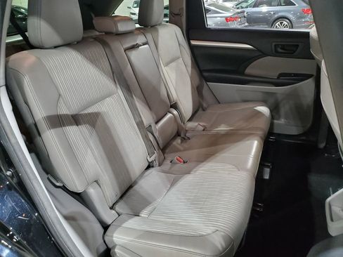 Used 2016 Toyota Highlander Plus image 18