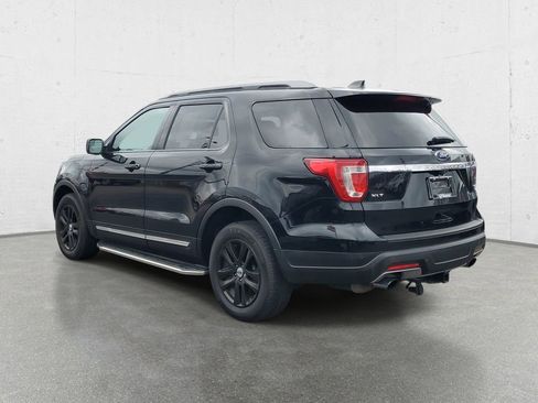 Used 2018 Ford Explorer XLT image 5
