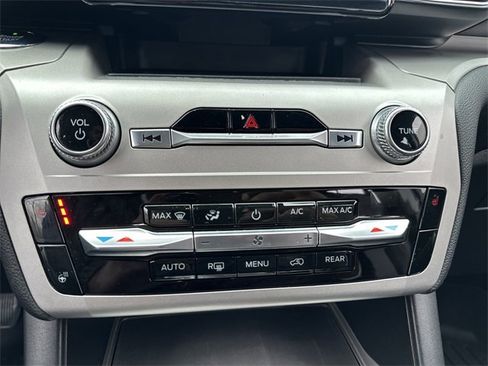 Used 2021 Ford Explorer XLT w/ Equipment Group 202A image 9