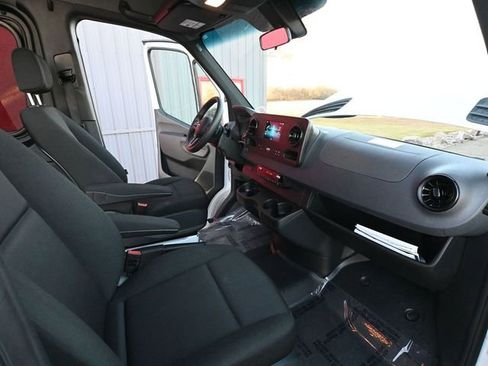 Used 2024 Mercedes-Benz Sprinter 2500 image 58