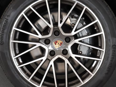 Certified 2023 Porsche Cayenne S image 29