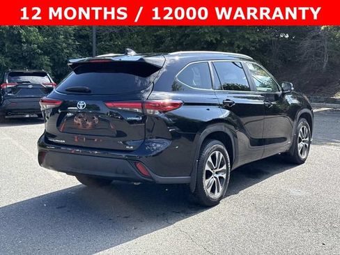 Used 2023 Toyota Highlander XLE AWD/4WD image 2