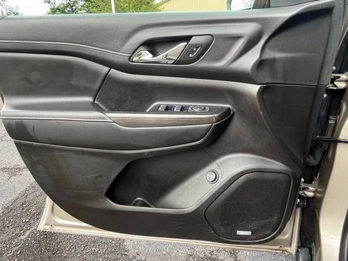 Certified 2023 GMC Acadia SLT image 9