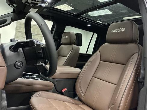 New 2026 Chevrolet Suburban High Country AWD/4WD image 9