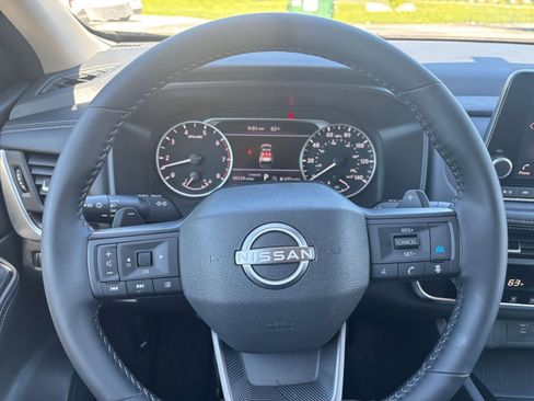Used 2025 Nissan Rogue SV FWD image 36