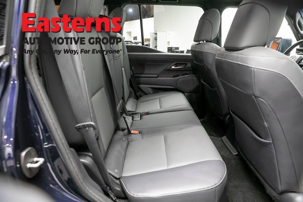 Used 2025 Lexus GX 550 w/ Accessory Package (2T) AWD/4WD image 27