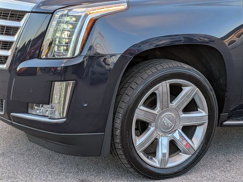Used 2020 Cadillac Escalade ESV Luxury image 9