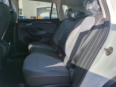 New 2026 Volkswagen Tiguan SE image 15