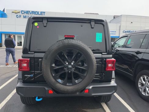 Used 2023 Jeep Wrangler Unlimited Sahara w/ Cold Weather Group image 3