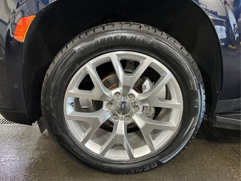 Used 2021 Cadillac Escalade ESV Premium Luxury AWD/4WD image 25