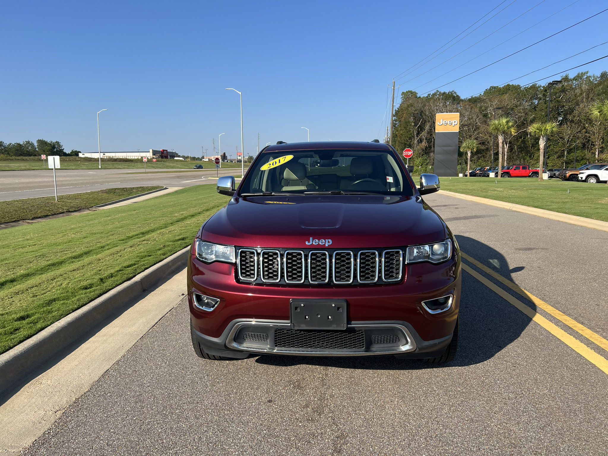 Used 2017 Jeep Grand Cherokee Limited AWD/4WD image 2