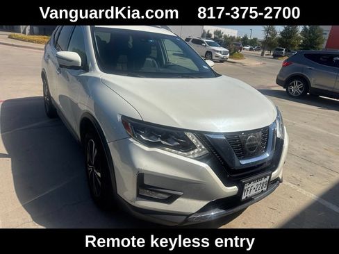 Used 2017 Nissan Rogue SL w/ SL Premium Package FWD image 4