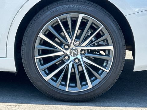 Used 2025 Lexus ES 300h w/ Premium Package FWD image 11