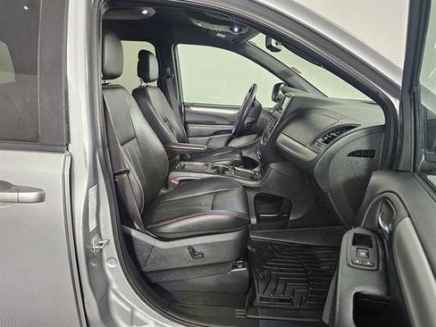 Used 2019 Dodge Grand Caravan GT image 12
