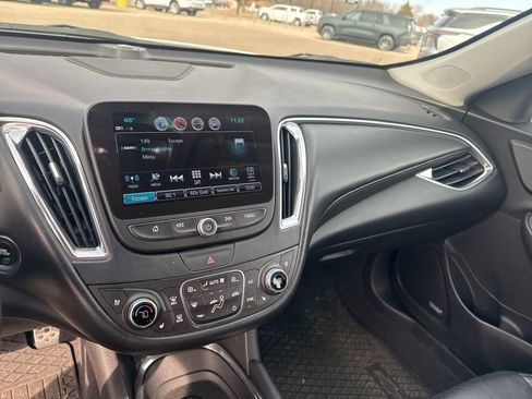Used 2017 Chevrolet Malibu Premier image 21