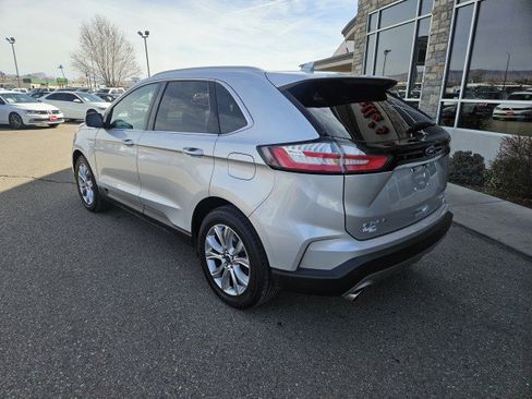 Used 2019 Ford Edge Titanium image 3