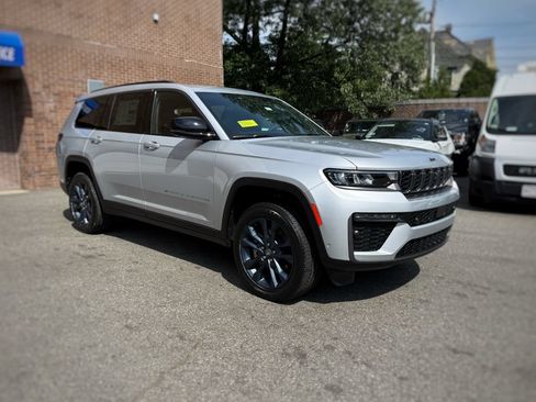 New 2026 Jeep Grand Cherokee L Limited AWD/4WD image 3