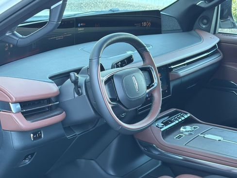 New 2026 Lincoln Navigator L Reserve AWD/4WD image 17