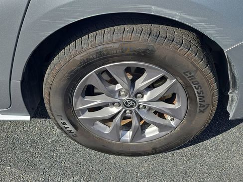 Used 2023 Toyota Sienna LE image 6