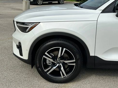 Used 2023 Volvo XC40 B5 Plus AWD/4WD image 10