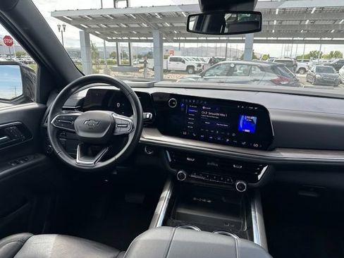 Certified 2025 Chevrolet Suburban Z71 AWD/4WD image 30