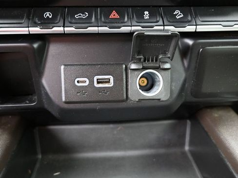 Used 2020 Chevrolet Silverado 1500 RST w/ Texas Edition AWD/4WD image 19