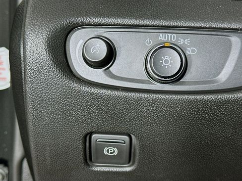 Used 2025 Chevrolet Blazer LT FWD image 17