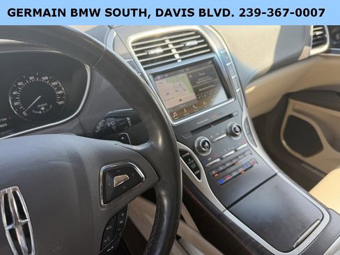 Used 2017 Lincoln MKX Reserve w/ Driver Assistance Package image 16