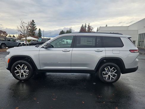 New 2025 Jeep Grand Cherokee L Limited w/ Trailer Tow Package image 3