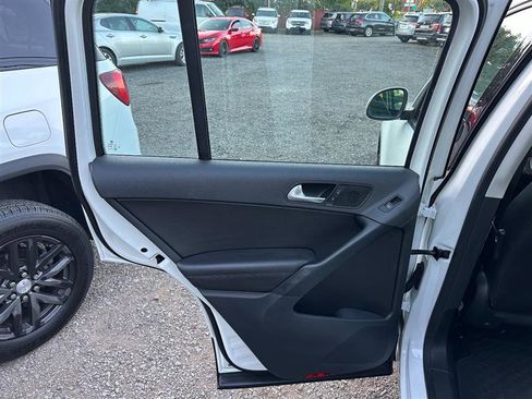 Used 2017 Volkswagen Tiguan S image 13