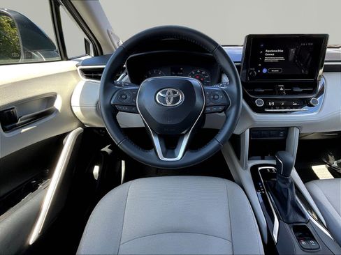 Used 2025 Toyota Corolla Cross LE w/ Moonroof Package AWD/4WD image 8