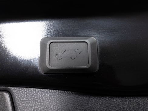 Used 2022 Toyota RAV4 XLE Premium AWD/4WD image 21