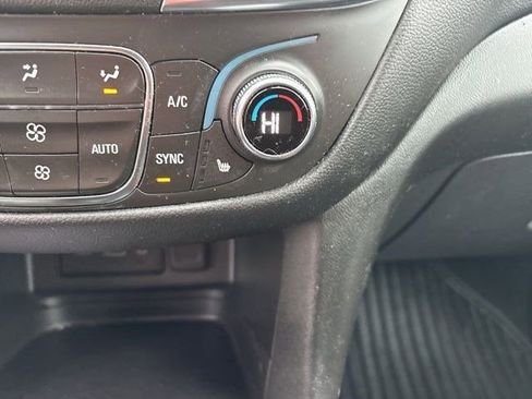 Used 2022 Chevrolet Equinox LT image 25